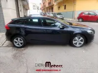 Usata Volvo V40 Kinetic 115 CV (84 kW) 2015 Nero Berlina