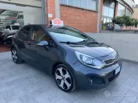 Usata Kia Rio 75 CV (55 kW) 2014 Grigio Berlina