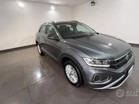 Usata VW T-Roc Life 149 CV (109 kW) 2022 Grigio SUV