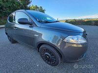 Usata Lancia Ypsilon 69 CV (50 kW) 2015 Grigio Utilitaria