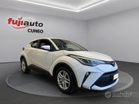Usata Toyota C-HR Active 122 CV (89 kW) 2023 Solid white SUV