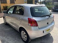 Usata Toyota Yaris Sol 101 CV (74 kW) 2009 Argento Utilitaria