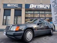 Usata Mercedes E200 137 CV (100 kW) 1992 Grigio Berlina