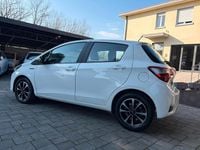 Usata Toyota Yaris Hybrid Style 73 CV (53 kW) 2019 Bianco Berlina