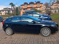 Usata Volvo V40 122 CV (89 kW) 2018 Nero Berlina