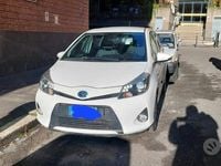 Usata Toyota Yaris Hybrid 75 CV (55 kW) 2013 Bianco Utilitaria