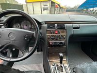 Usata Mercedes E220 143 CV (105 kW) 1999 Verde Berlina