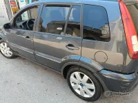 Usata Ford Fusion 68 CV (50 kW) 2009 Grigio Utilitaria