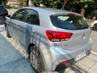 Usata Kia Rio 84 CV (61 kW) 2018 Grigio Berlina