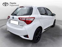 Usata Toyota Yaris Hybrid Lounge 101 CV (74 kW) 2019 Bianco Berlina
