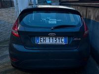 Usata Ford Fiesta 82 CV (60 kW) 2011 Grigio Berlina