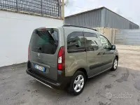 Usata Peugeot Partner Tepee Outdoor 120 CV (88 kW) 2013 Verde Monovolume