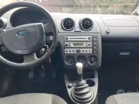 Gebraucht Ford Fiesta Ghia 75 PS (55 kW) 2004 Grau Kleinwagen