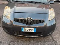 Usata Toyota Yaris 65 CV (47 kW) 2010 Grigio Utilitaria