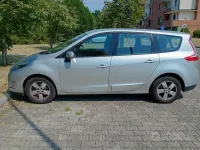 Usata Renault Scénic 110 CV (80 kW) 2011 Grigio Monovolume