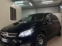 Usata Mercedes B200 135 CV (99 kW) 2015 Nero Monovolume