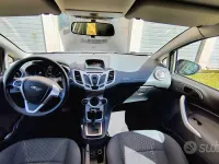 Usata Ford Fiesta 97 CV (71 kW) 2011 Grigio Berlina