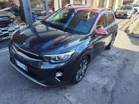 Usado Kia Stonic 120 CV (88 kW) 2018 Gris SUV