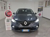 Käytetty Renault Clio V Techno 90 HP (66 kW) 2022 Harmaa Sedan
