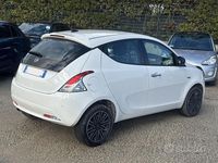 Usata Lancia Ypsilon Gold 70 CV (51 kW) 2021 Bianco Utilitaria