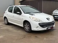 Begagnad Peugeot 206 60 HK (44 kW) 2010 Vit Sedan