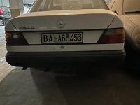 Usata Mercedes E250 1989 Bianco Berlina