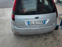 Usata Ford Fiesta 68 CV (50 kW) 2003 Grigio Berlina