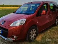 Usata Peugeot Partner Tepee Premium 92 CV (67 kW) 2010 Arancione Monovolume
