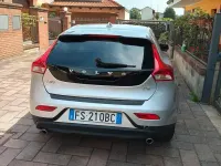 Usata Volvo V40 120 CV (88 kW) 2018 Grigio Berlina