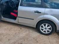 Usata Ford Focus 90 CV (66 kW) 2005 Grigio Station wagon