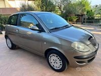 Usado Lancia Ypsilon 70 HP (51 kW) 2006 Cinzento Citadino