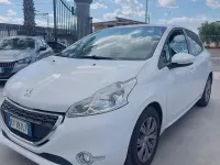 Usata Peugeot 208 Allure 91 CV (66 kW) 2015 Bianco Utilitaria