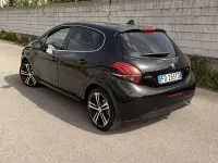 Usata Peugeot 208 GT-line 99 CV (72 kW) 2016 Utilitaria