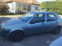 Usata Ford Fiesta Ambiente 75 CV (55 kW) 2002 Verde Utilitaria