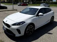 Begagnad BMW 118 M Sport 150 HK (110 kW) 2025 Vit Halvkombi