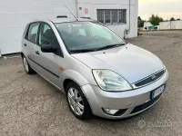 Usata Ford Fiesta Ghia 75 CV (55 kW) 2004 Grigio Utilitaria