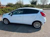 Usata Ford Fiesta 82 CV (60 kW) 2011 Bianco Utilitaria