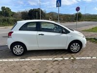 Usata Toyota Yaris 90 CV (66 kW) 2009 Bianco Utilitaria