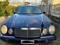 Usata Mercedes E250 Avantgarde 113 CV (83 kW) 1998 Blu Berlina