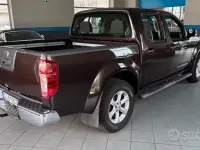 Usata Nissan Navara XE 190 CV (139 kW) 2011 Marrone Pick-up