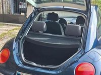 Usata VW New Beetle 102 CV (75 kW) 2005 Blu Utilitaria