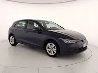 Usata VW Golf VIII Life 110 CV (80 kW) 2023 H7 atlantic blue metallizzato Berlina