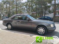 Usata Mercedes E200 136 CV (100 kW) 1995 Grigio Coupé