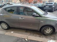 Usado Lancia Ypsilon 69 HP (50 kW) 2012 Cinzento Citadino