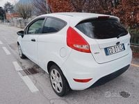 Usata Ford Fiesta 68 CV (50 kW) 2010 Bianco Utilitaria