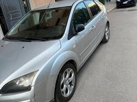Begagnad Ford Focus 90 HK (66 kW) 2008 Grå Halvkombi