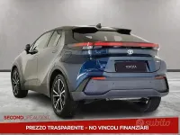 Usata Toyota C-HR Lounge 140 CV (102 kW) 2024 Blu SUV