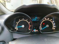 Usata Ford Fiesta Titanium 92 CV (67 kW) 2014 Bianco Utilitaria