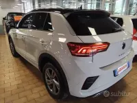 Usata VW T-Roc R-line 150 CV (110 kW) 2024 Ascot grey/nero / metallizzato SUV
