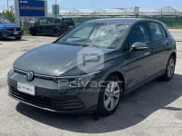 Usata VW Golf VIII Life 116 CV (85 kW) 2024 Grigio Utilitaria